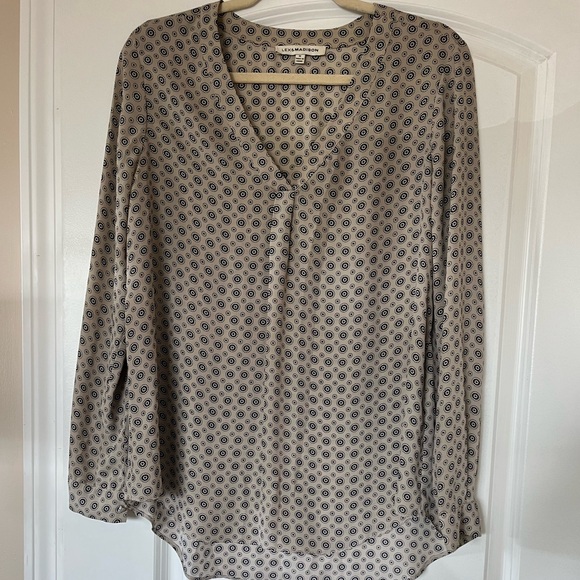 ✨3 for $20✨ Patterned Cream Blouse - Picture 1 of 4